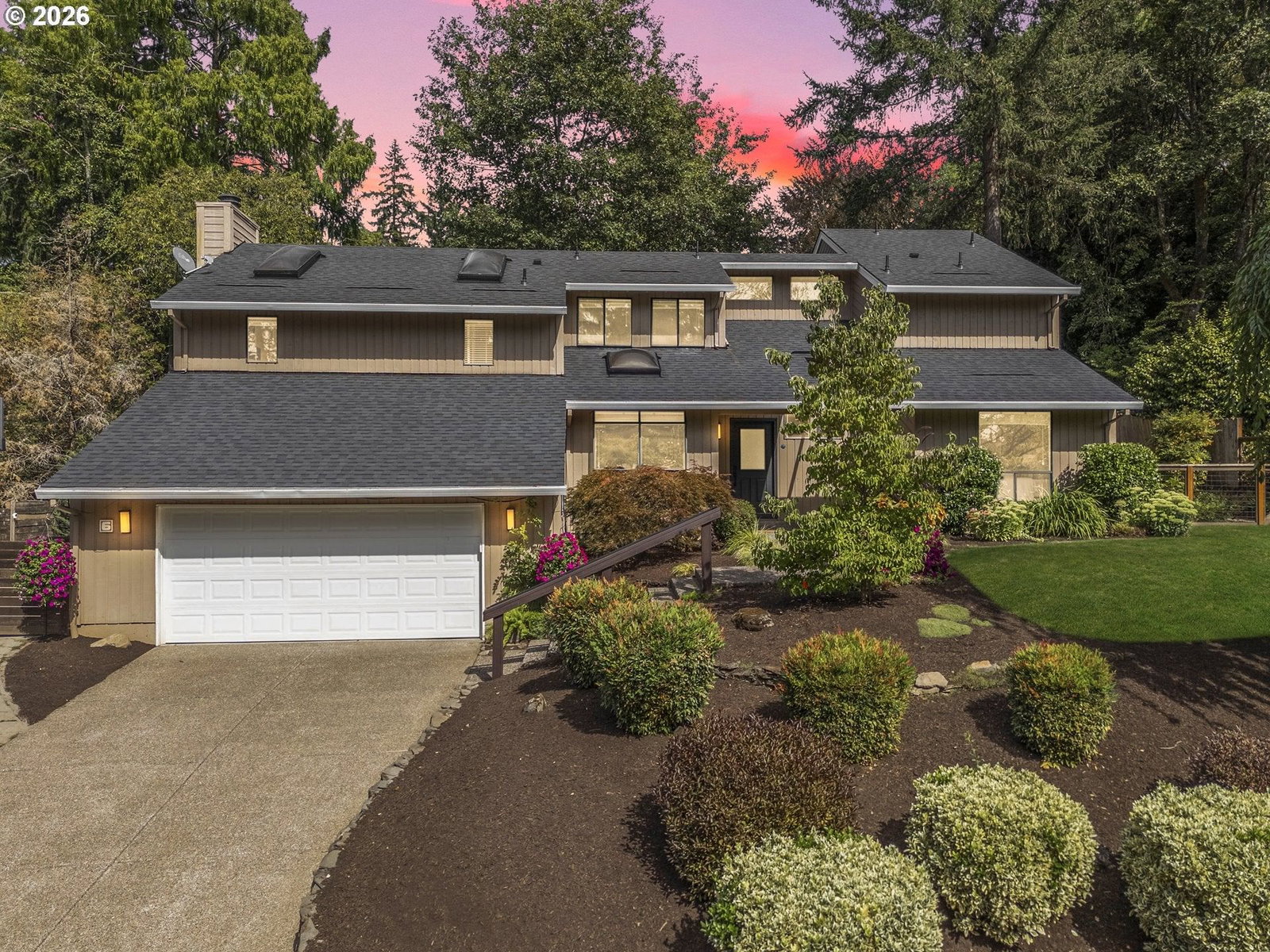 6 SCARBOROUGH DR