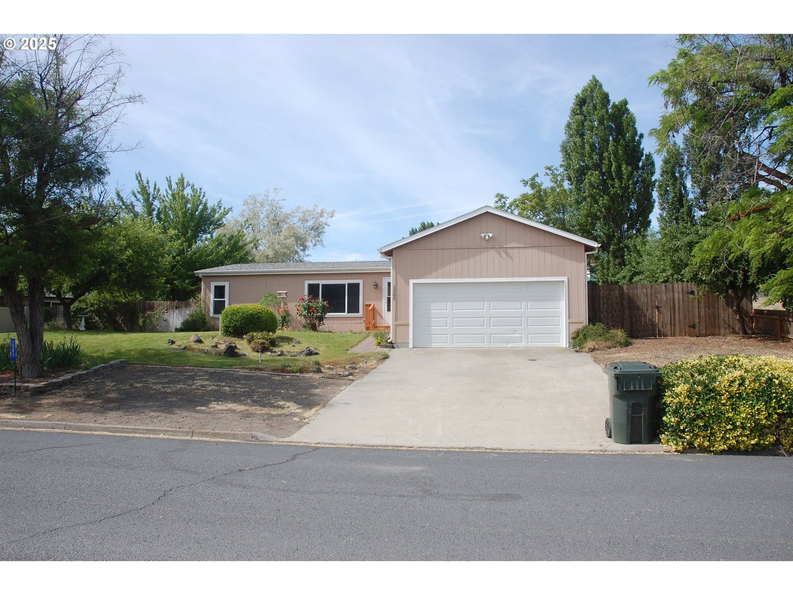 Primary listing photo, 1585 COTTONWOOD ST, Arlington, OR, 97812