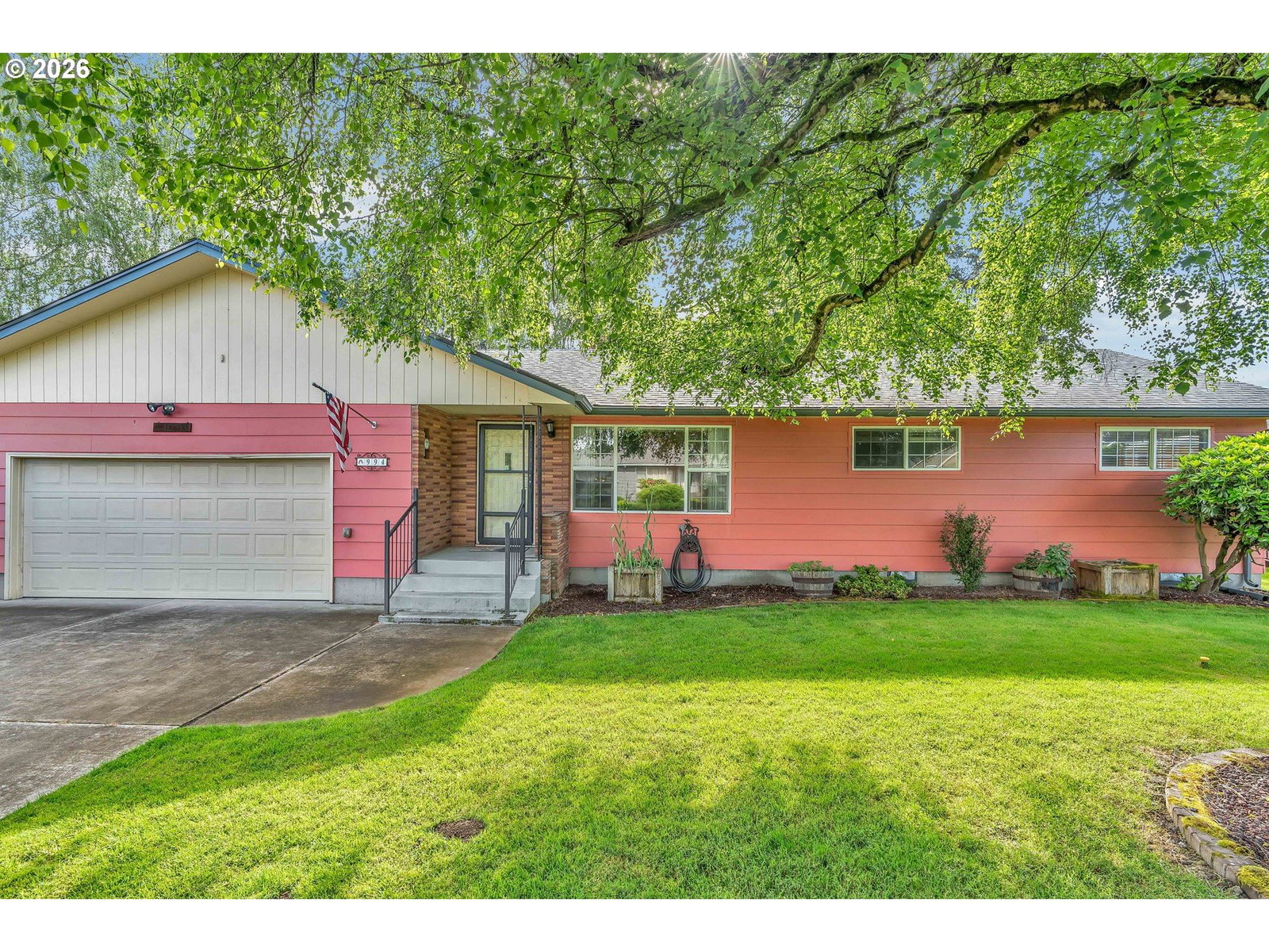 Listing photo 1 of 6