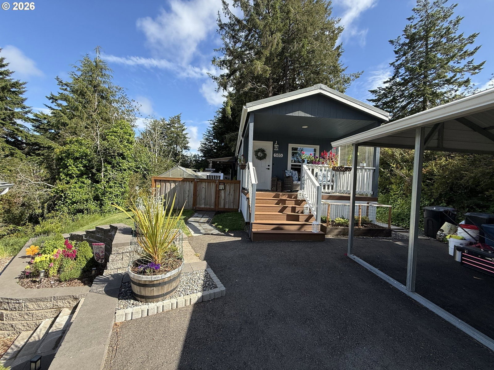 Listing photo 1 of 6