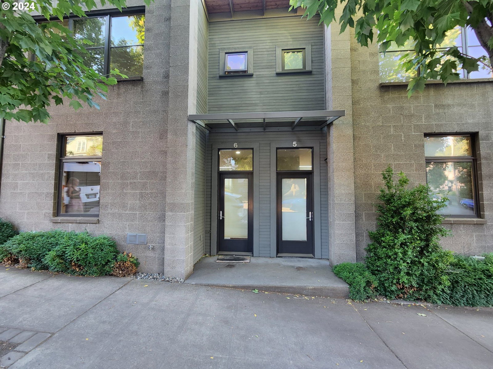 Listing photo 1 of 1
