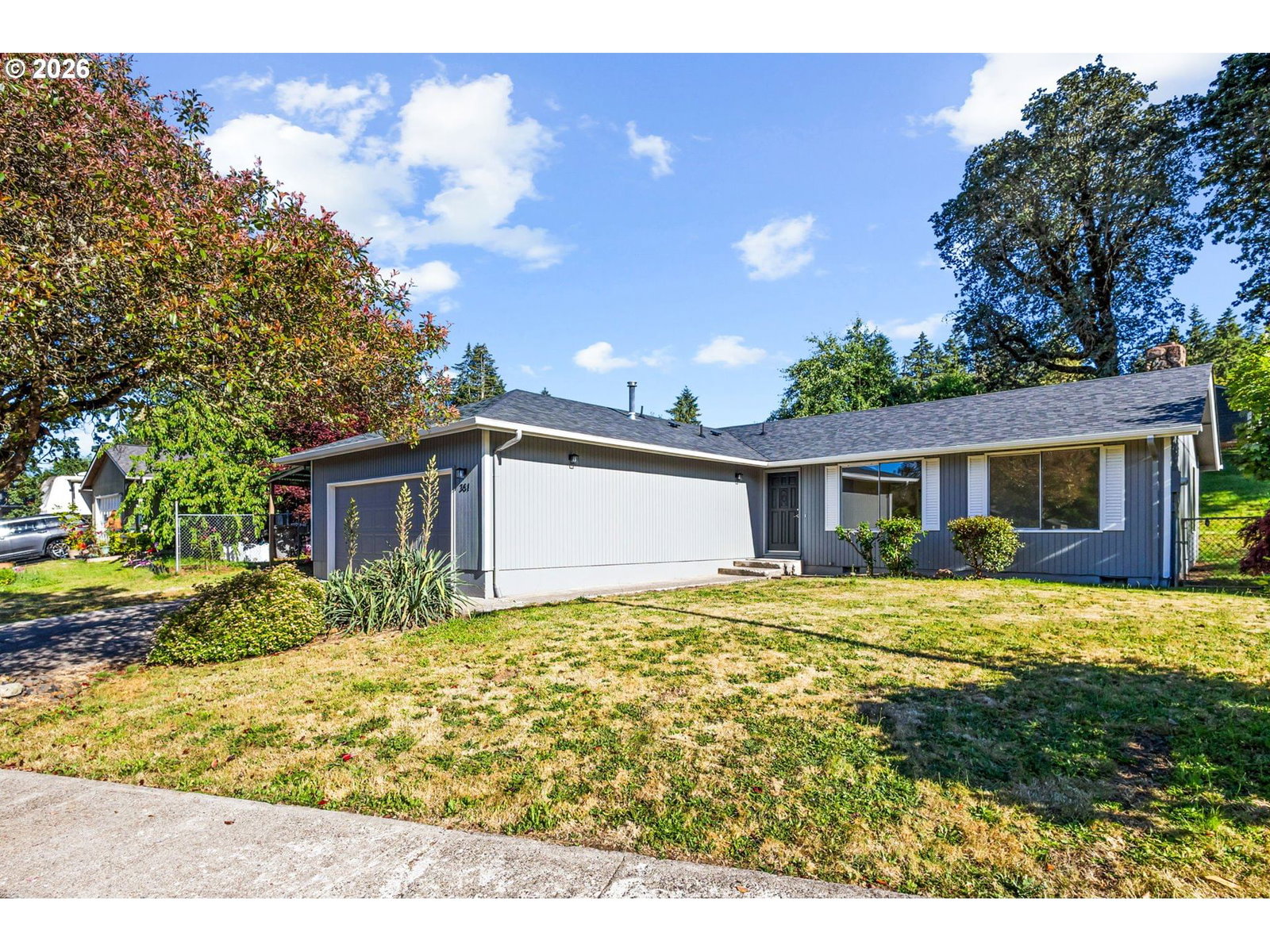 Listing photo 1 of 6