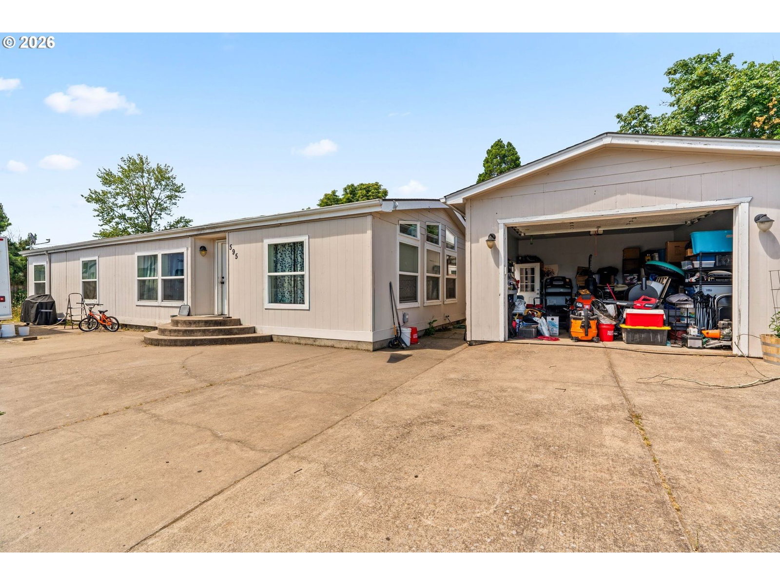 Listing photo 1 of 6