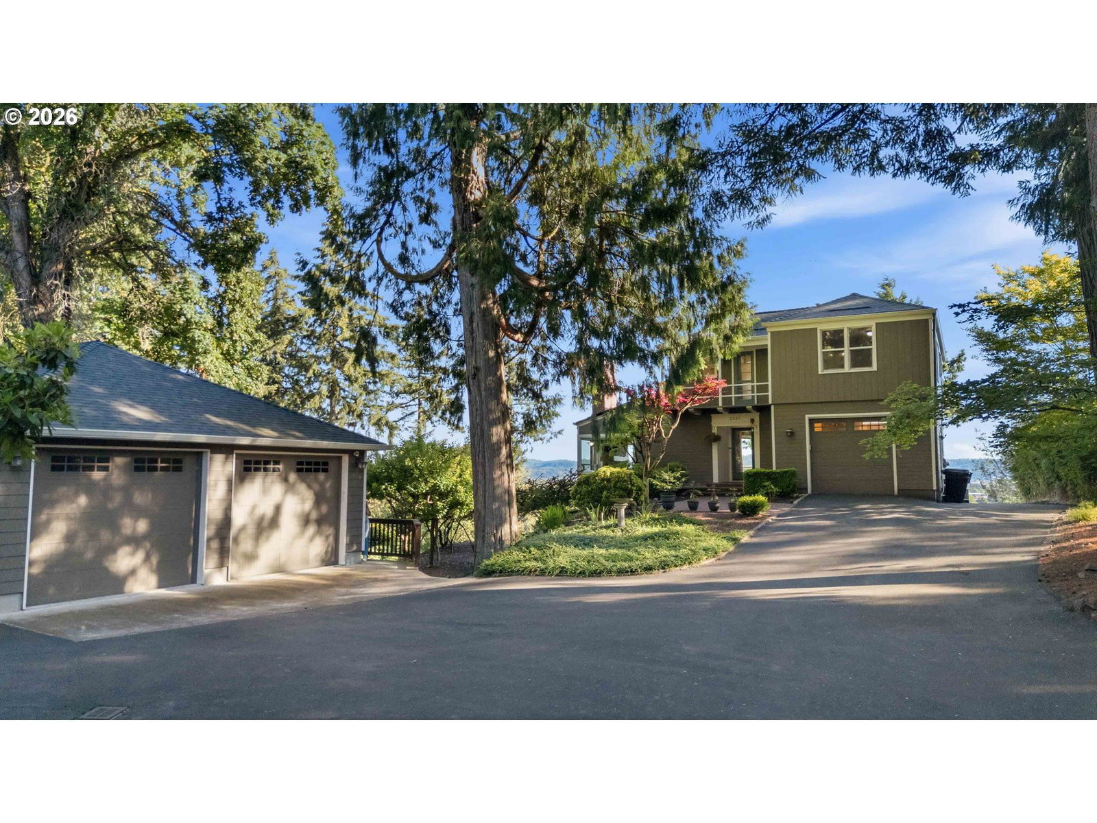 2533 CASCADE WAY
