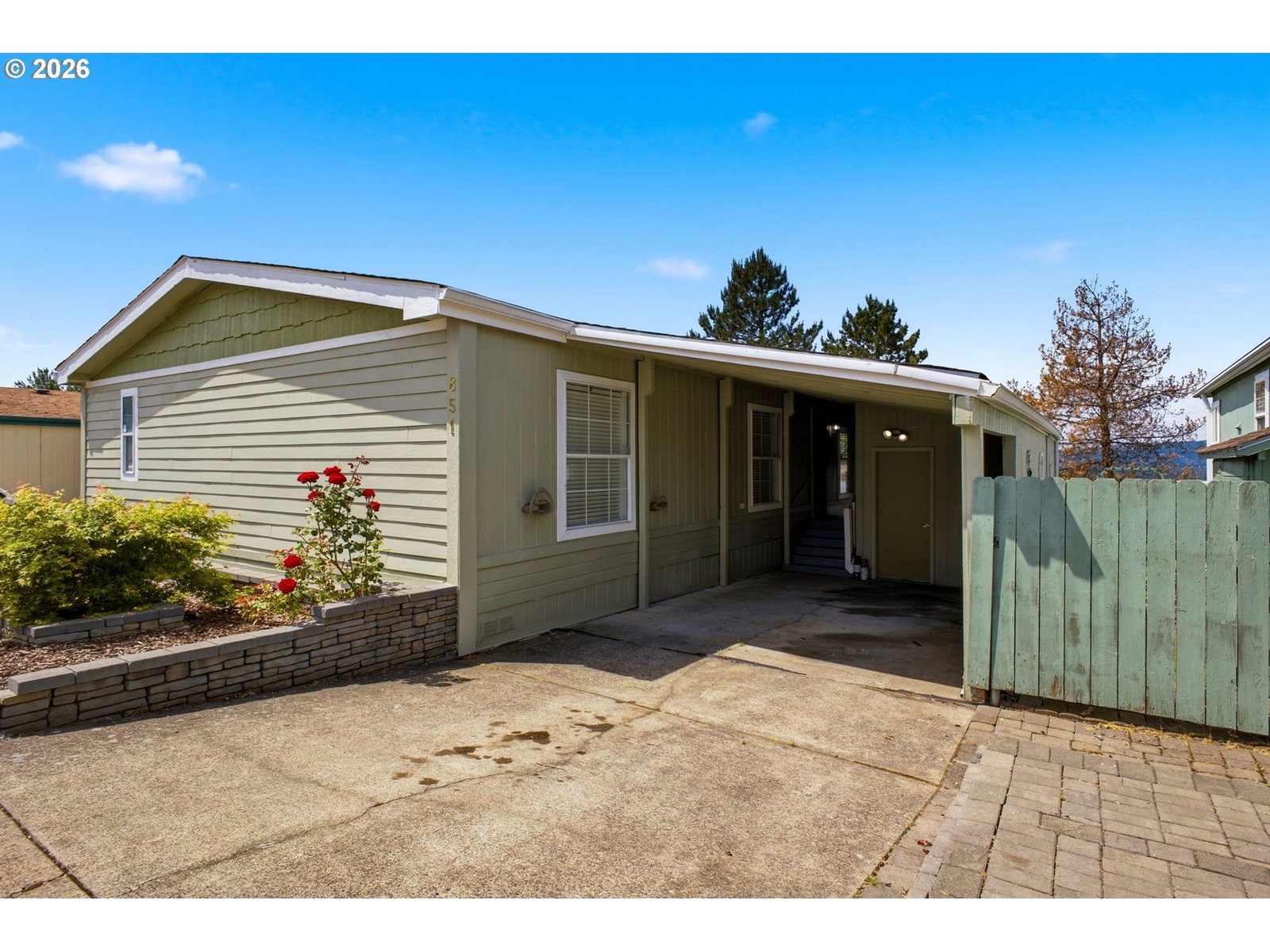 Listing photo 1 of 6