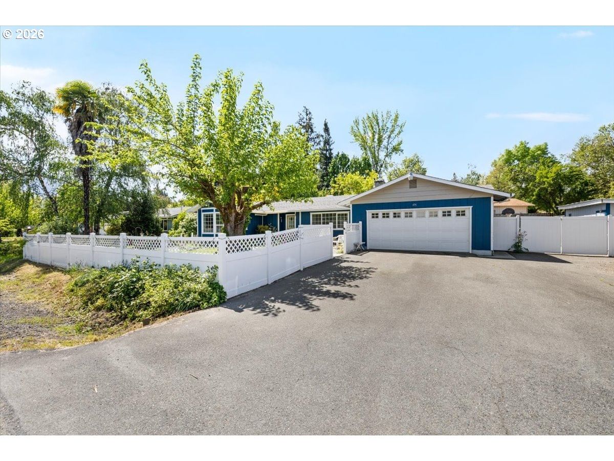Primary listing photo, 975 FRUITDALE DR, Grants Pass, OR, 97527