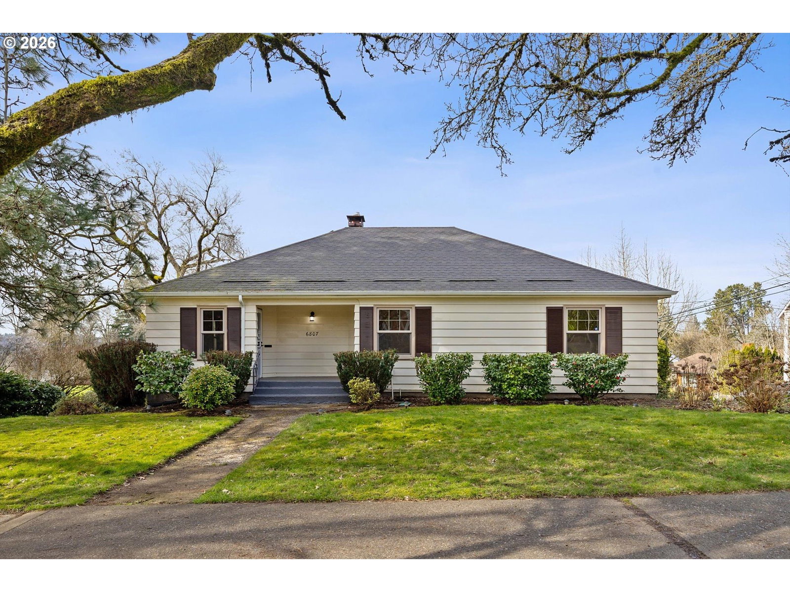 Primary listing photo, 6807 SE CESAR E CHAVEZ BLVD, Portland, OR, 97202
