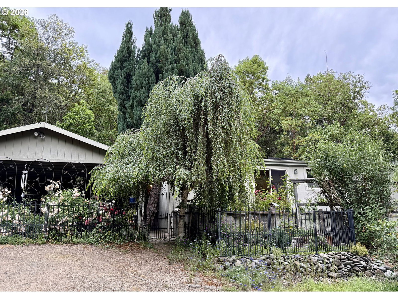 Listing photo 1 of 6