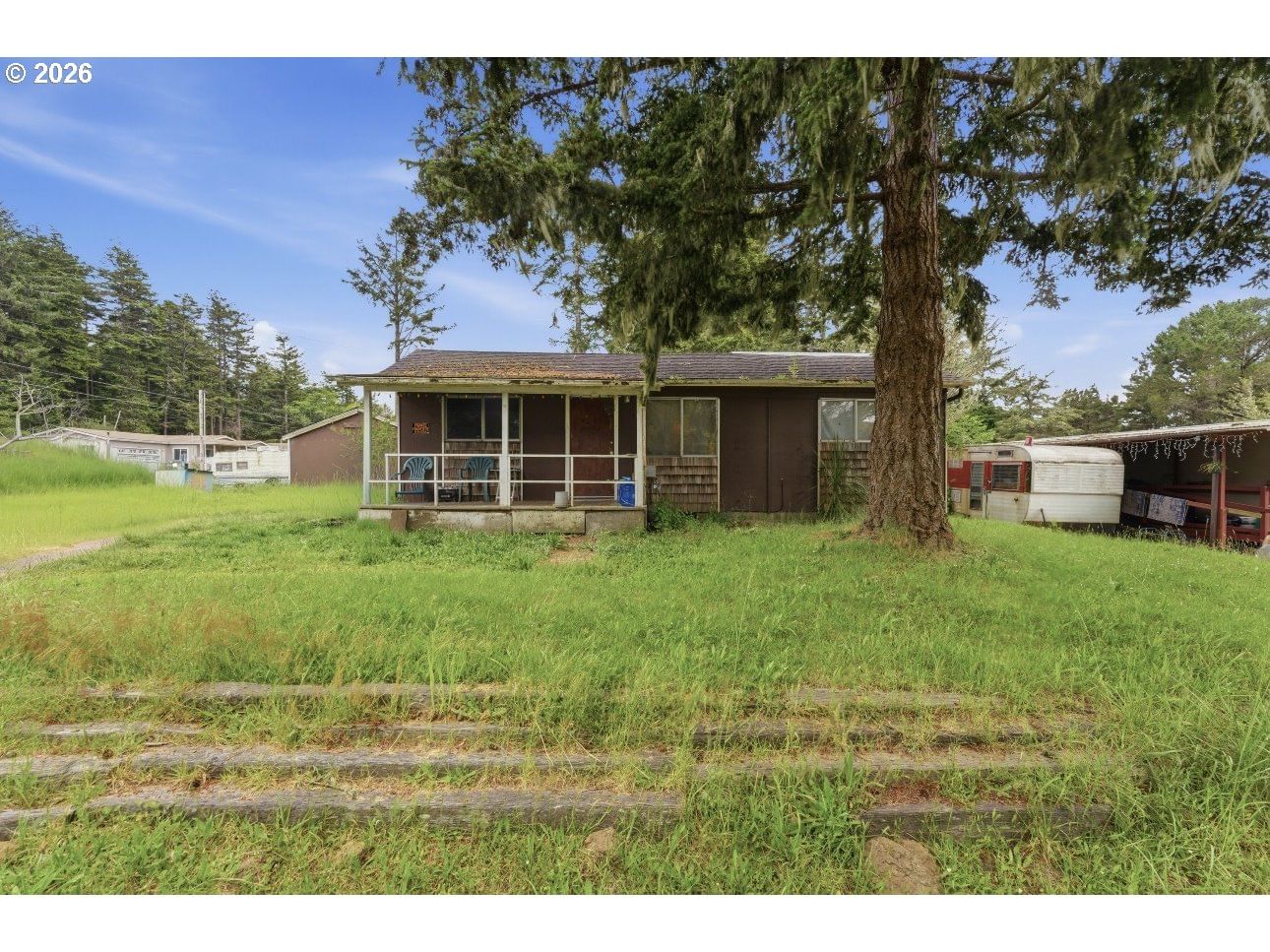 Listing photo 1 of 2