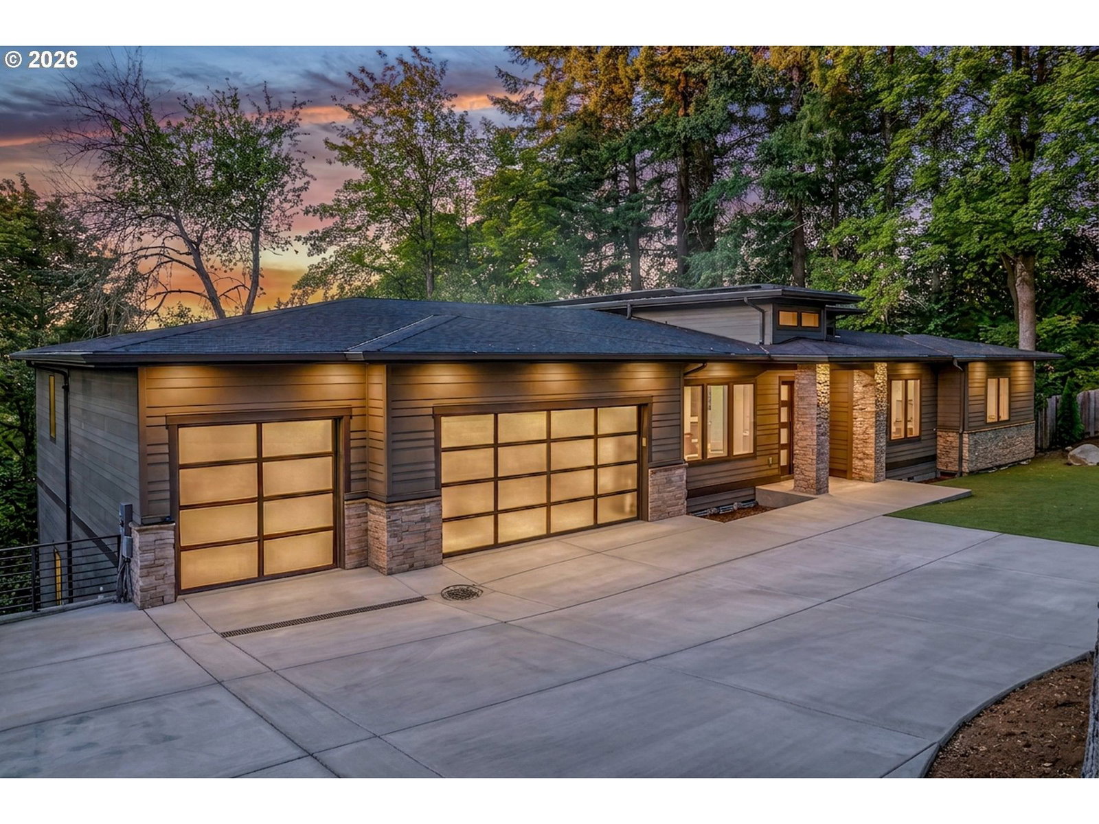 1921 MAPLELEAF CT