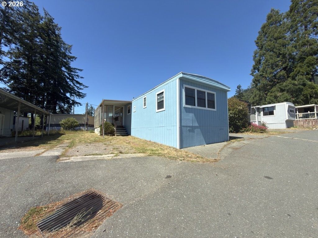 Listing photo 1 of 6