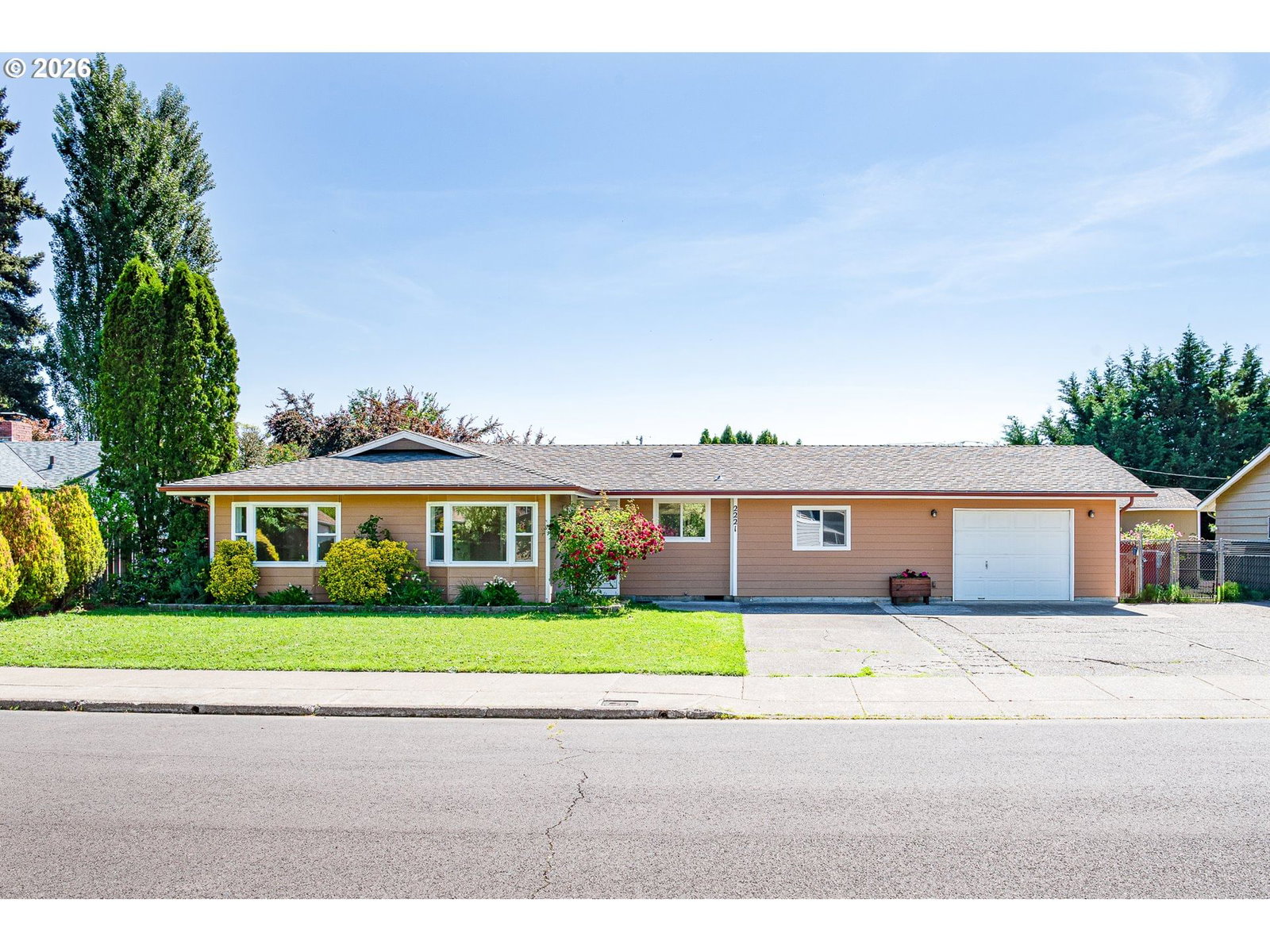 Listing photo 1 of 6