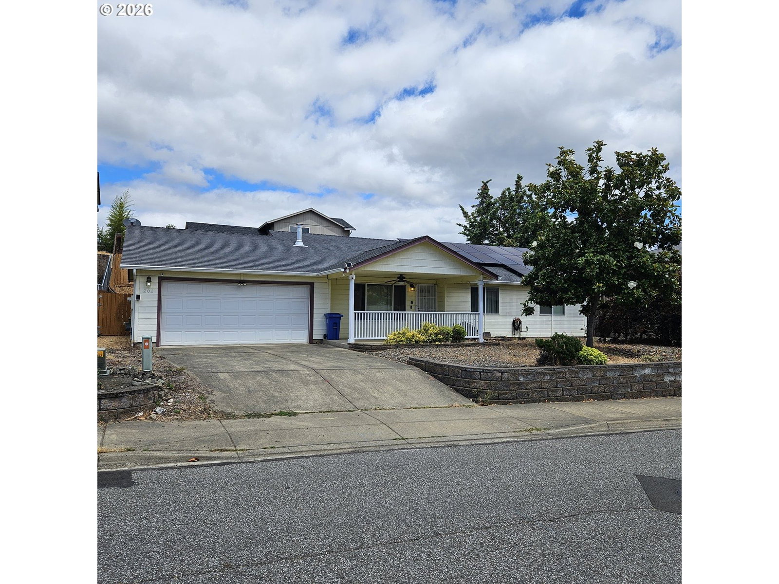 Listing photo 1 of 6