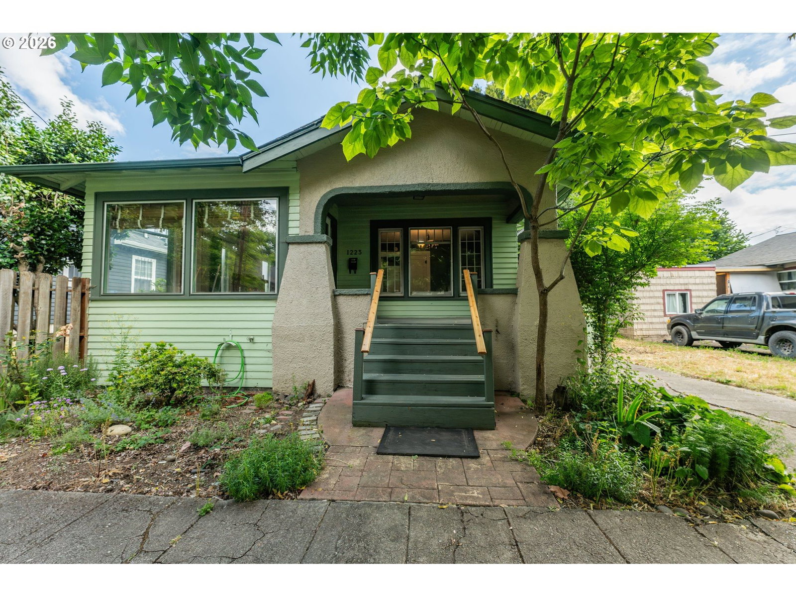 Listing photo 1 of 6
