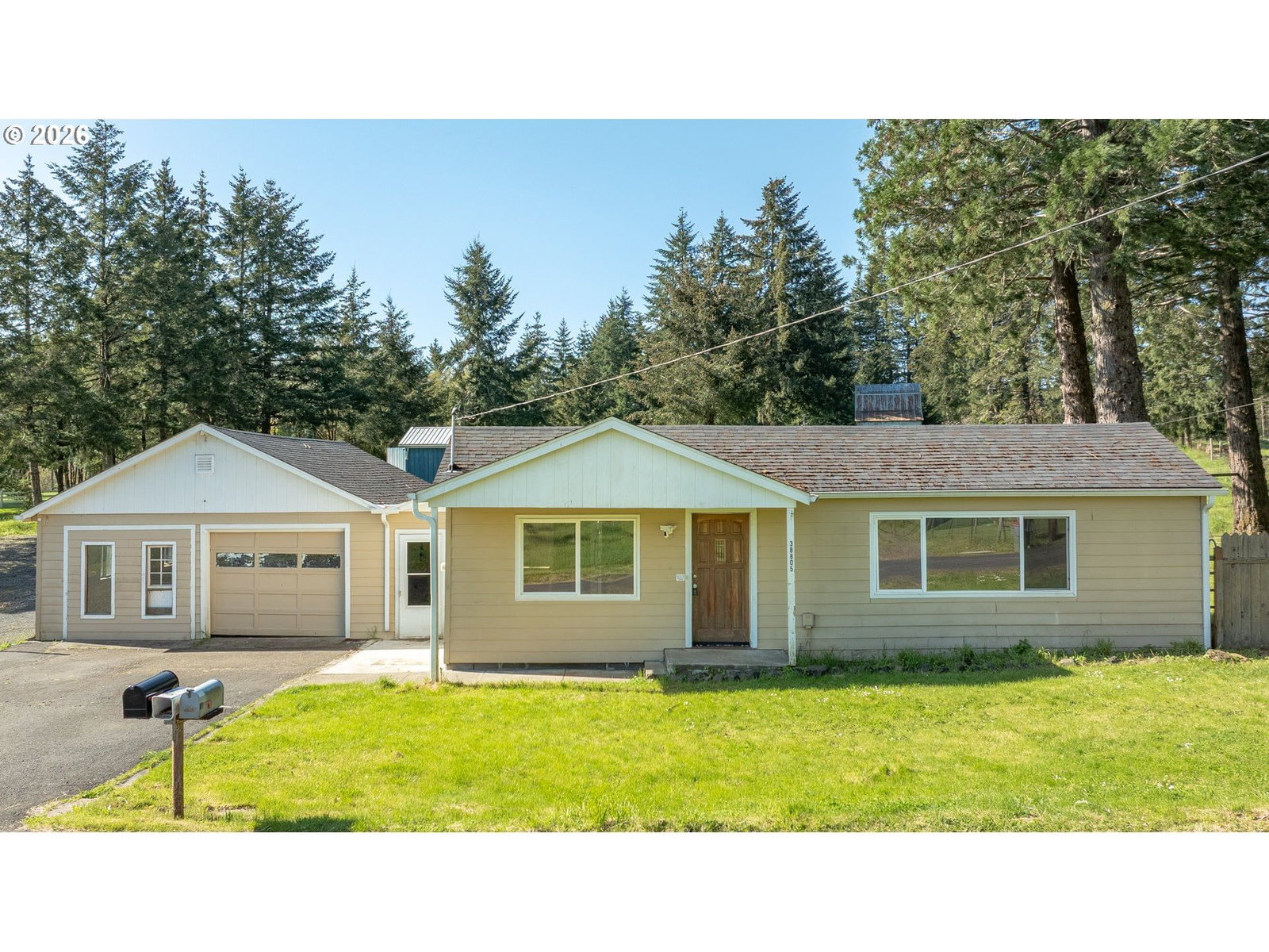 Listing photo 1 of 6