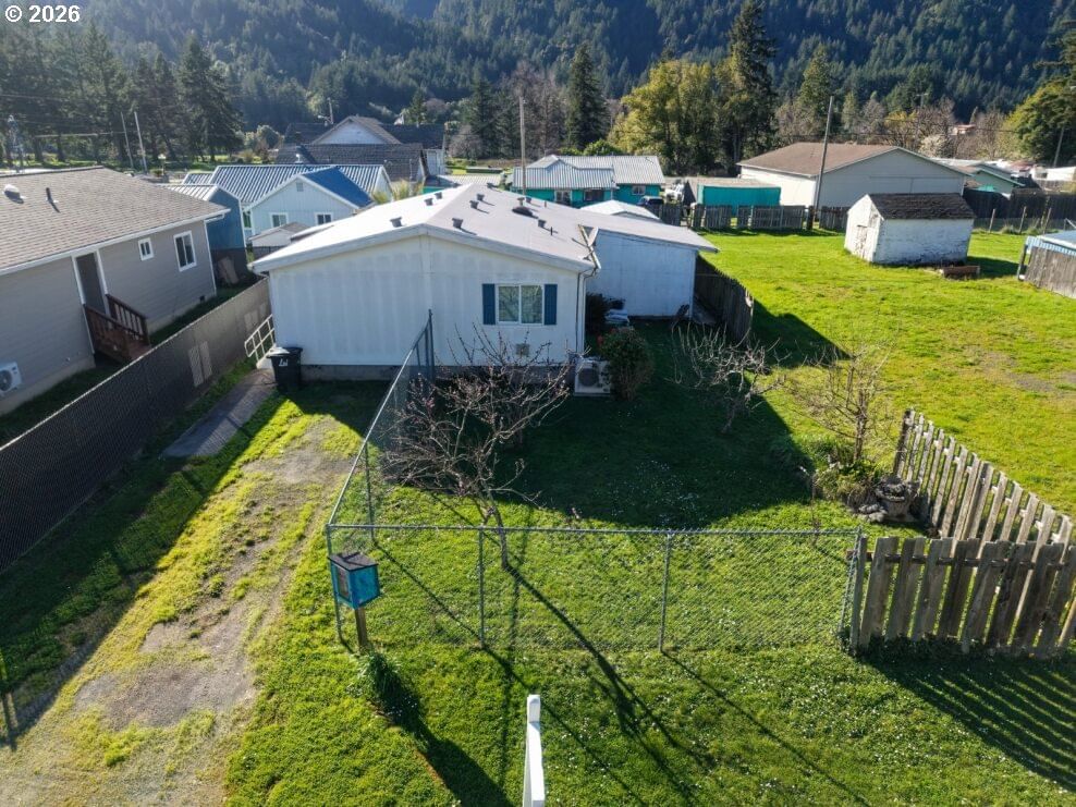 Listing photo 1 of 6
