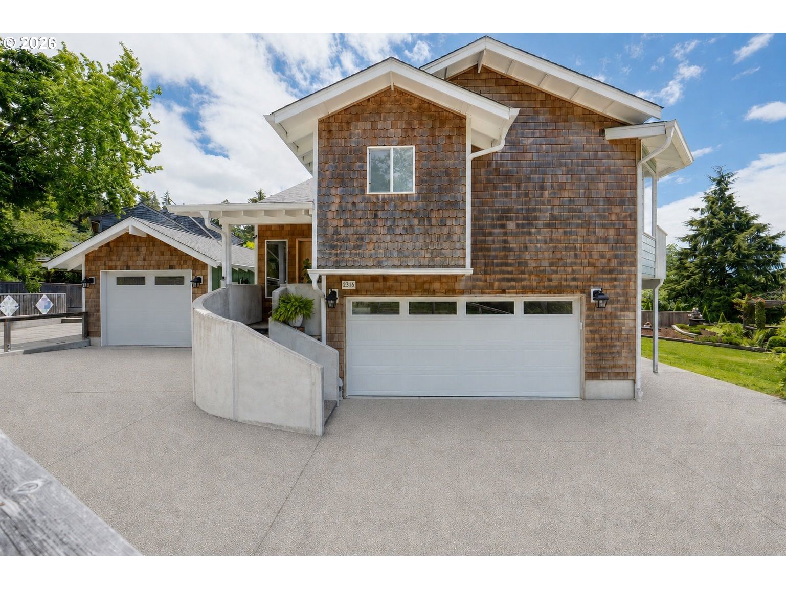 Listing photo 1 of 6