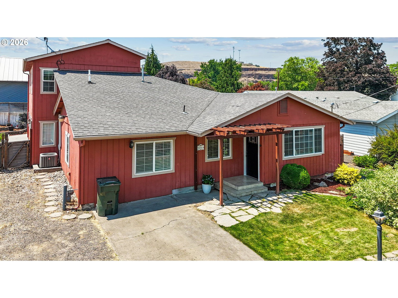 Listing photo 1 of 6