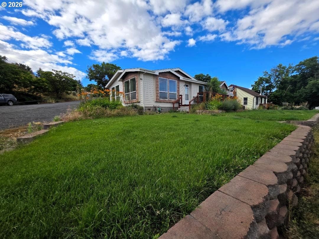 Primary listing photo, 624 DUFUR AVE, Maupin, OR, 97037
