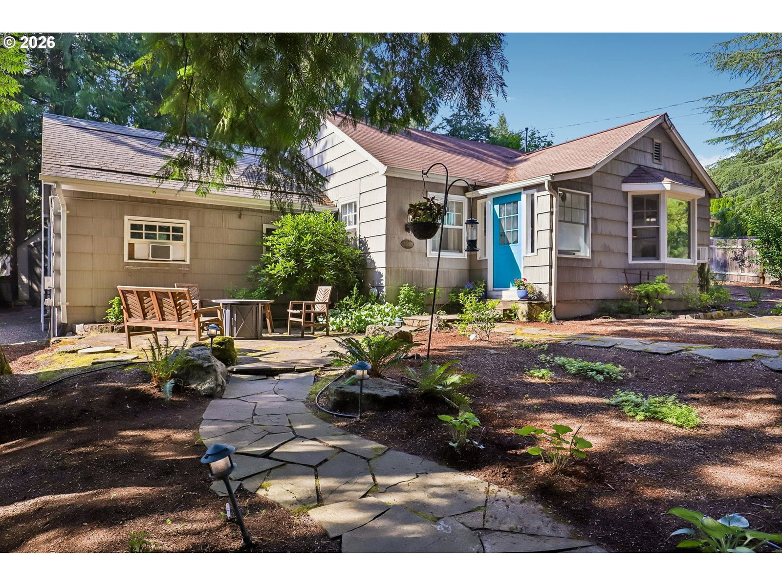 731 SW MAPLECREST DR