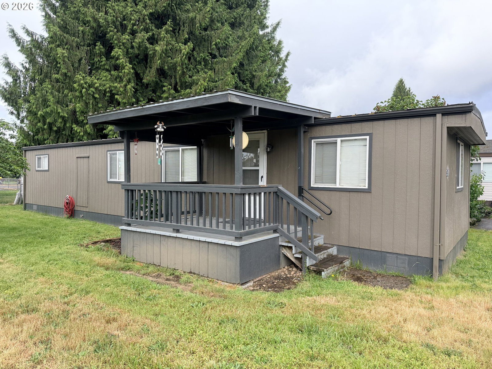Listing photo 1 of 6