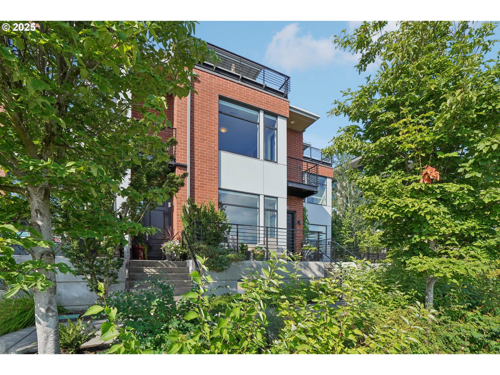 Primary listing photo, 1740 NW RIVERSCAPE ST, Portland, OR, 97209