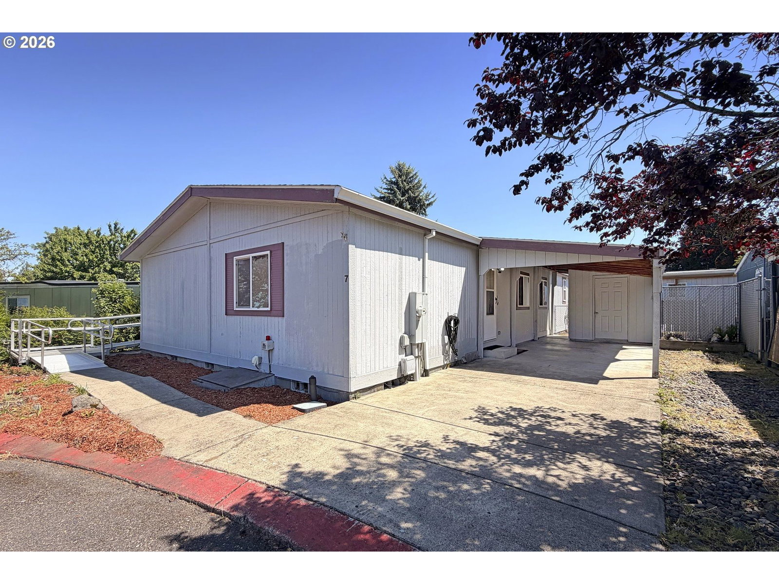 Listing photo 1 of 6