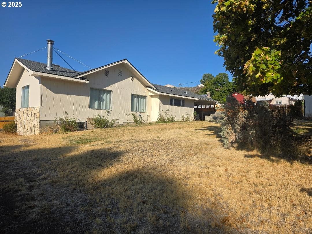 Primary listing photo, 614 STAATS AVE, Maupin, OR, 97037