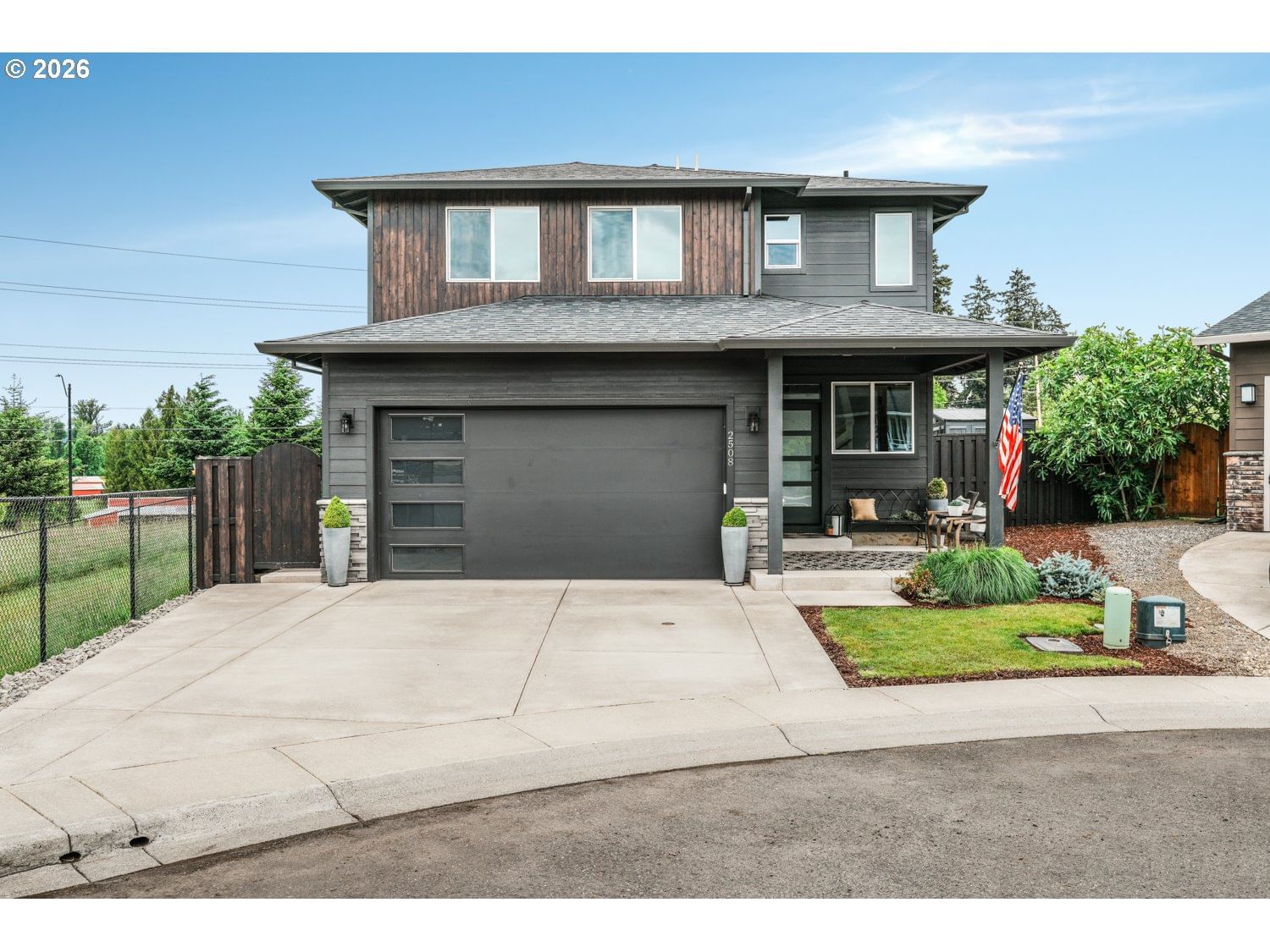 Listing photo 1 of 6