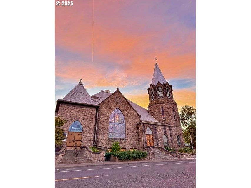 Primary listing photo, 352 SE 2ND ST, Pendleton, OR, 97801