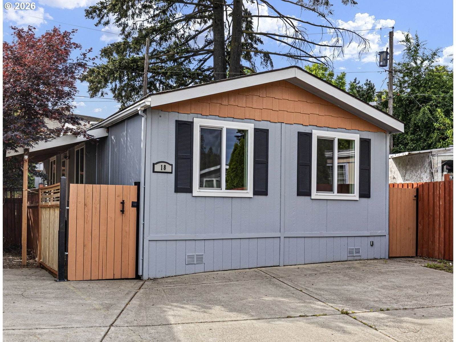 Listing photo 1 of 6