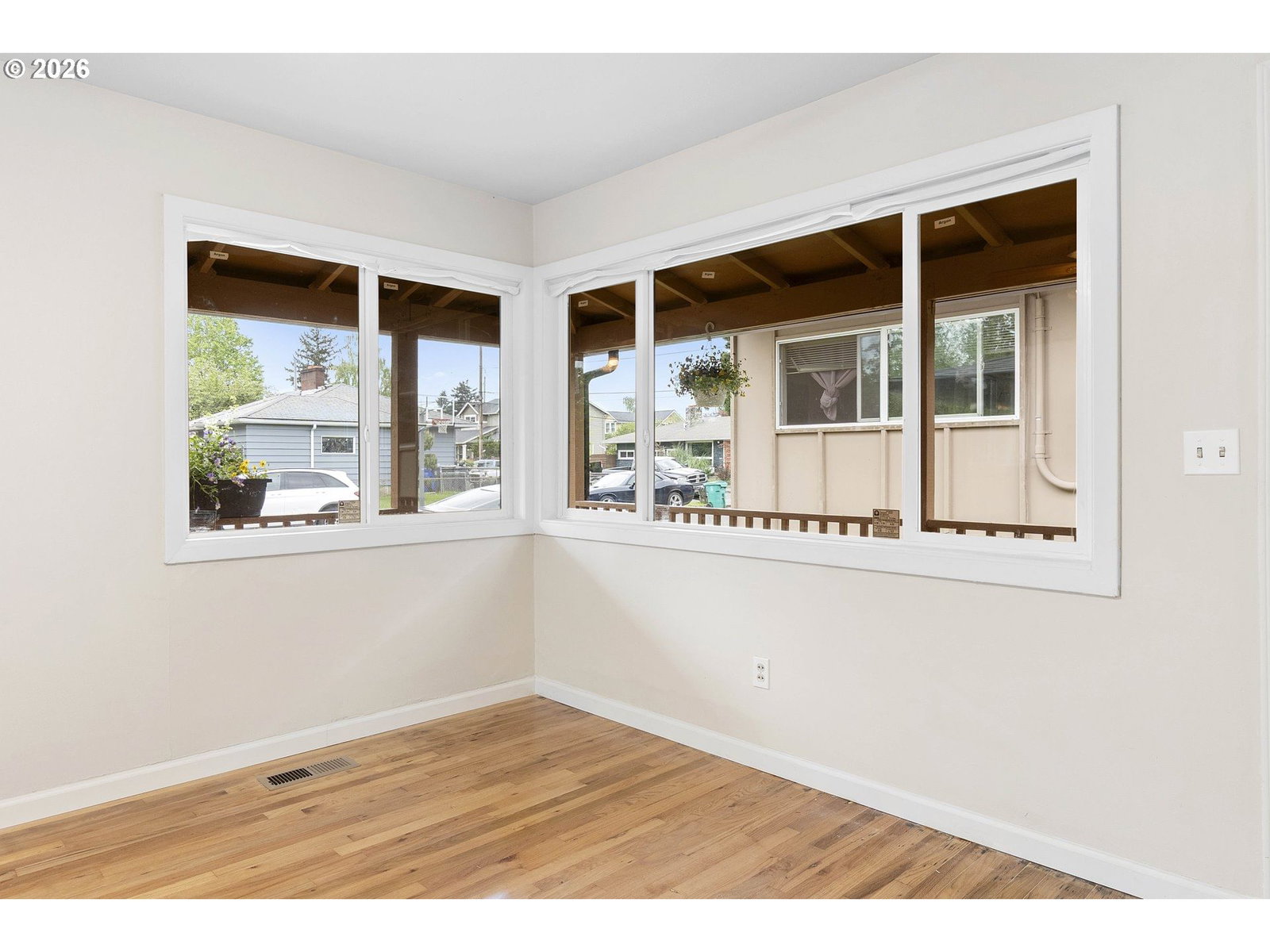 Listing photo 4 of 39, 3716 SE 70TH AVE, Portland, OR, 97206