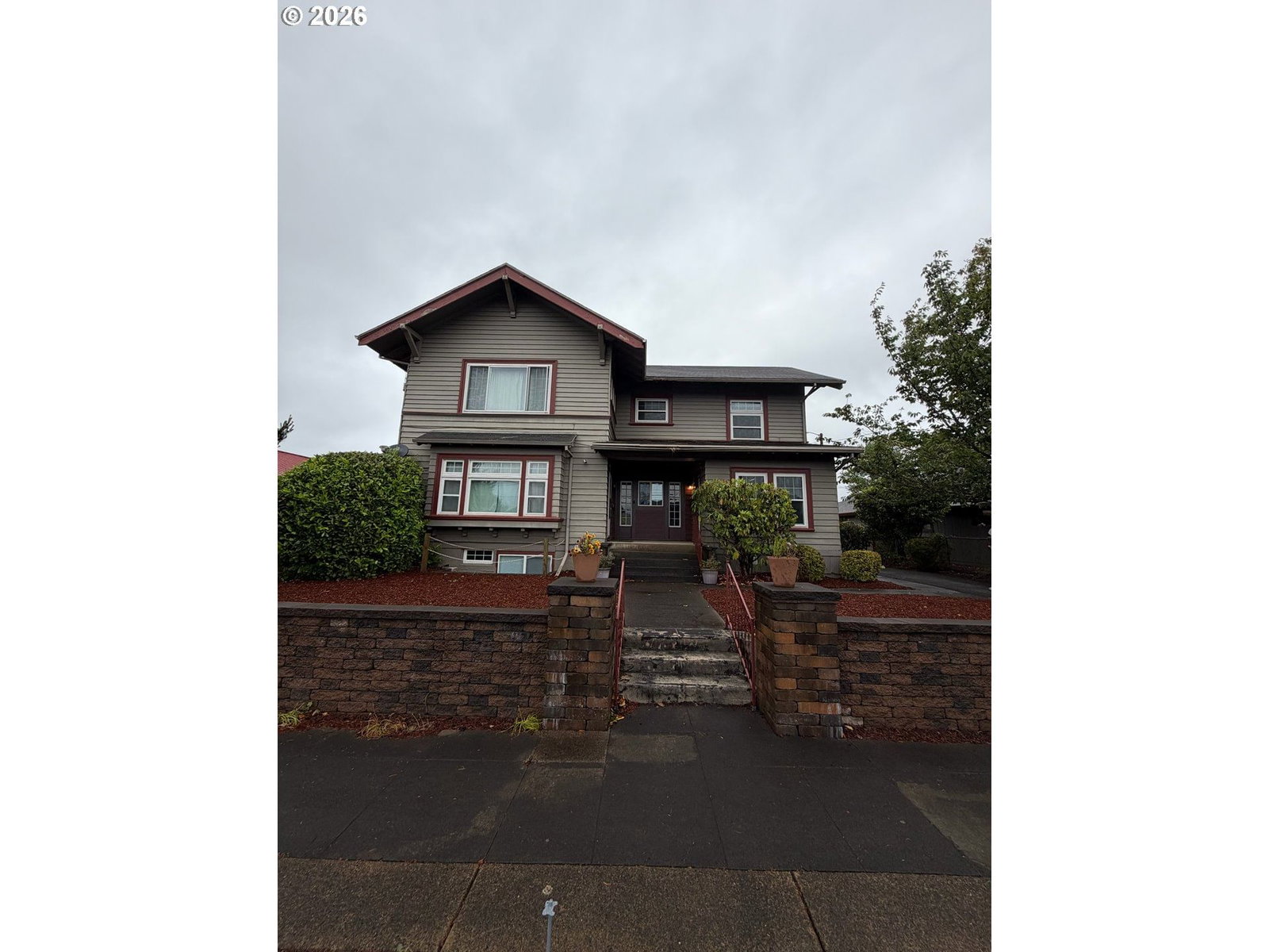 Listing photo 1 of 2