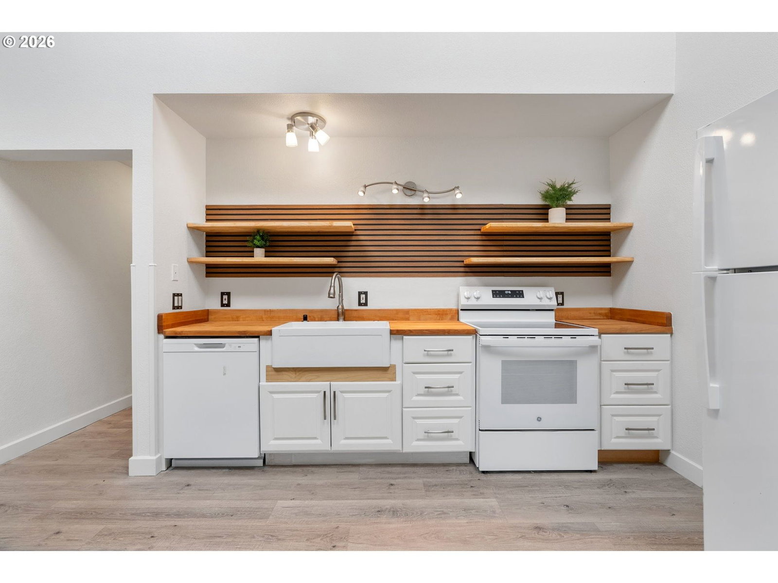 Listing photo 4 of 37, 301 N 15TH ST #201, Hood River, OR, 97031