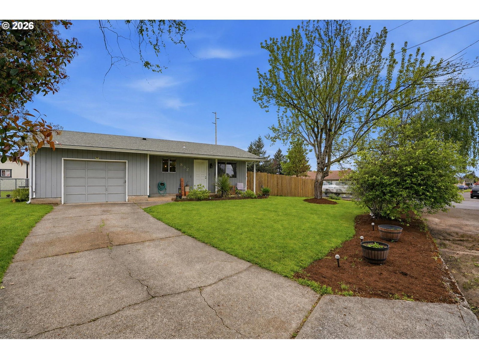 Listing photo 1 of 6