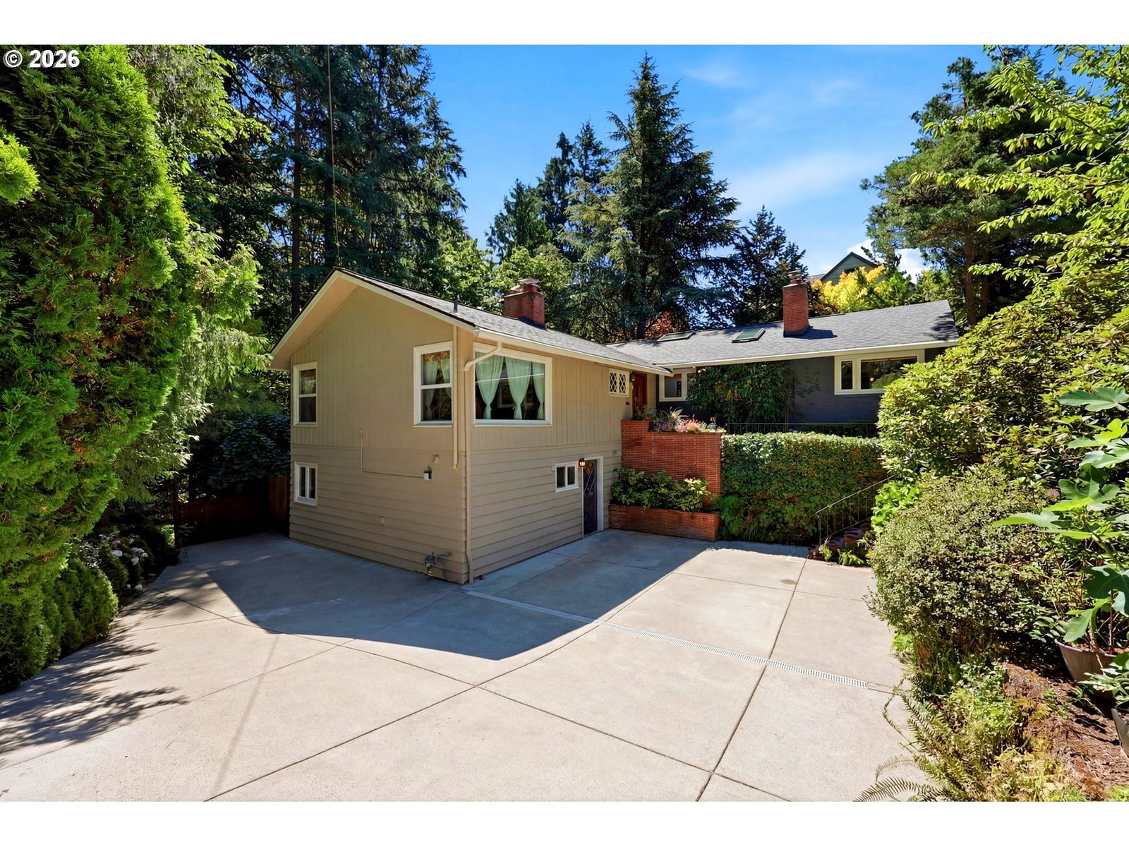 2210 SW BROADWAY DR