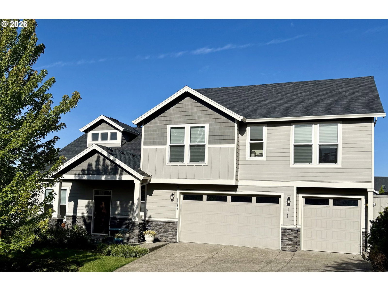 Listing photo 1 of 4