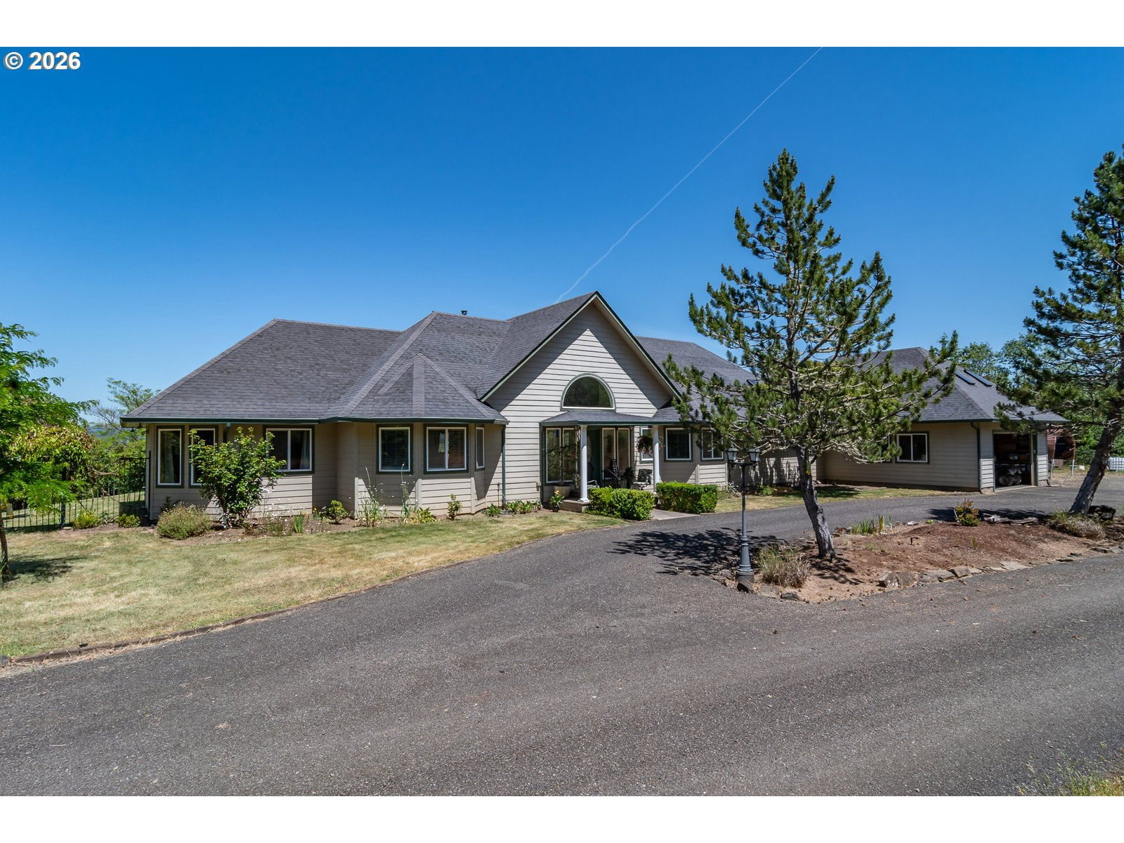 Listing photo 1 of 6