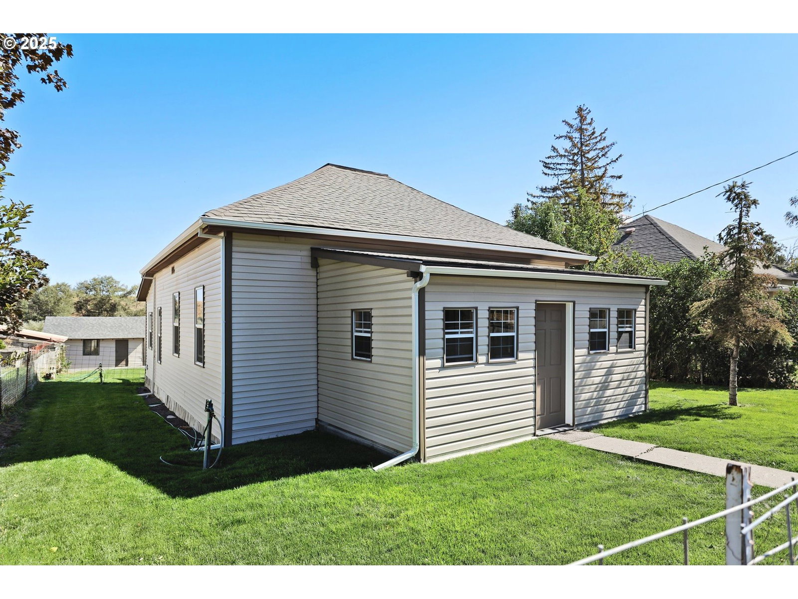Primary listing photo, 407 SW FOURTH ST, Grass Valley, OR, 97029