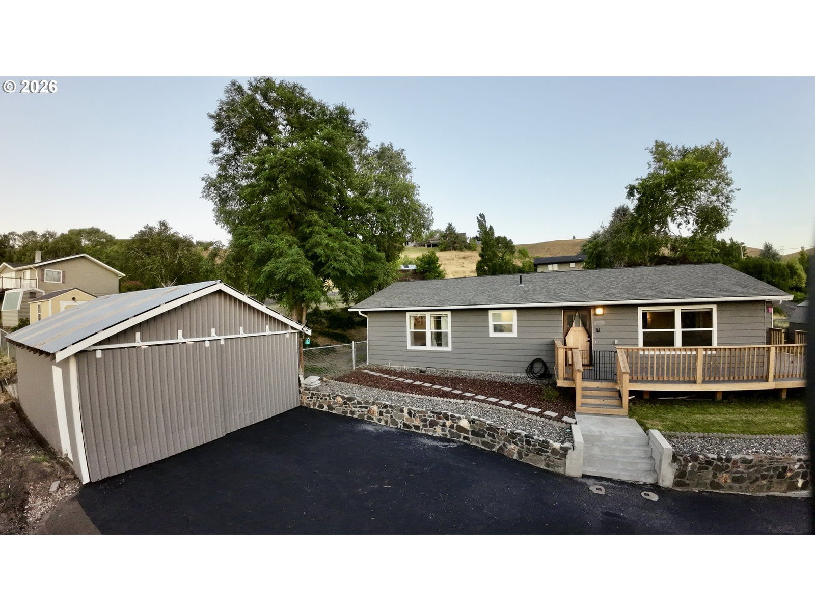 Listing photo 1 of 6
