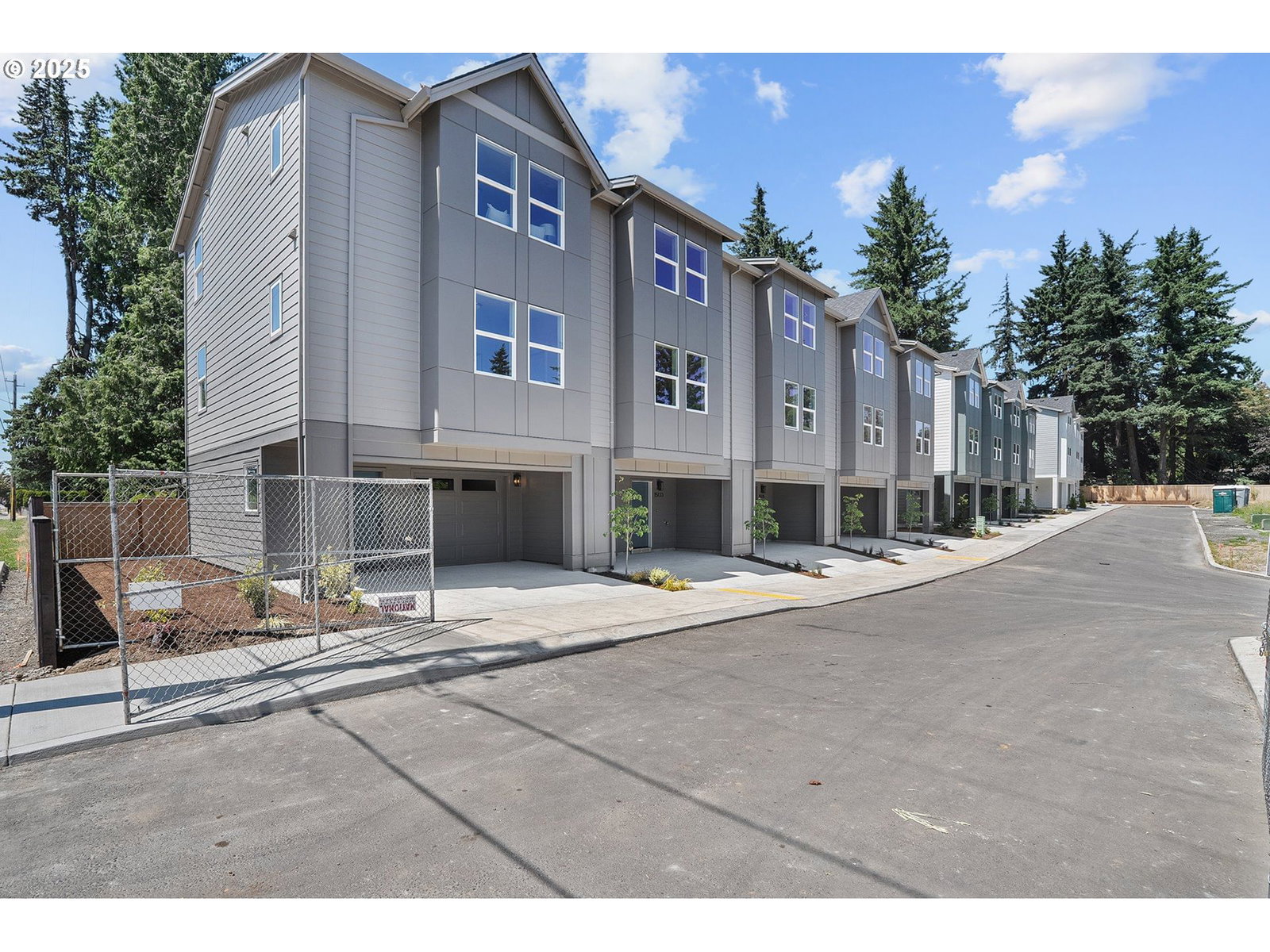 Primary listing photo, 15133 E Burnside St, Portland, OR, 97233