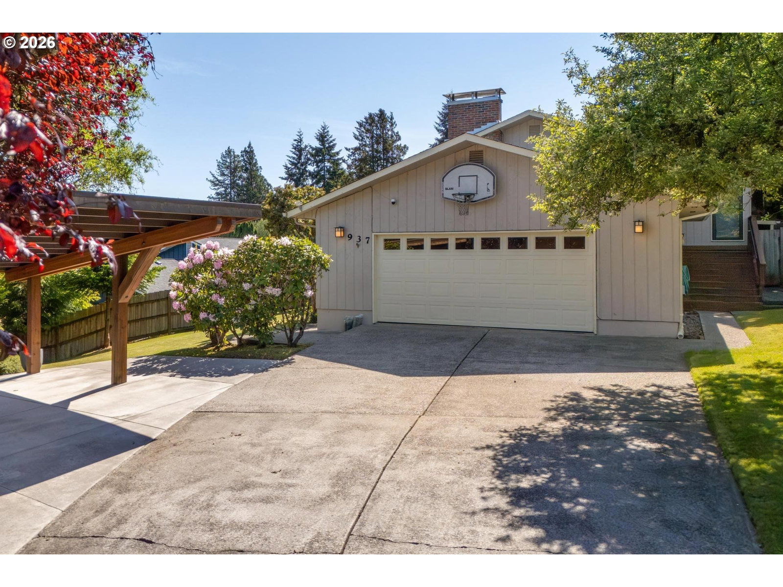 Listing photo 1 of 6