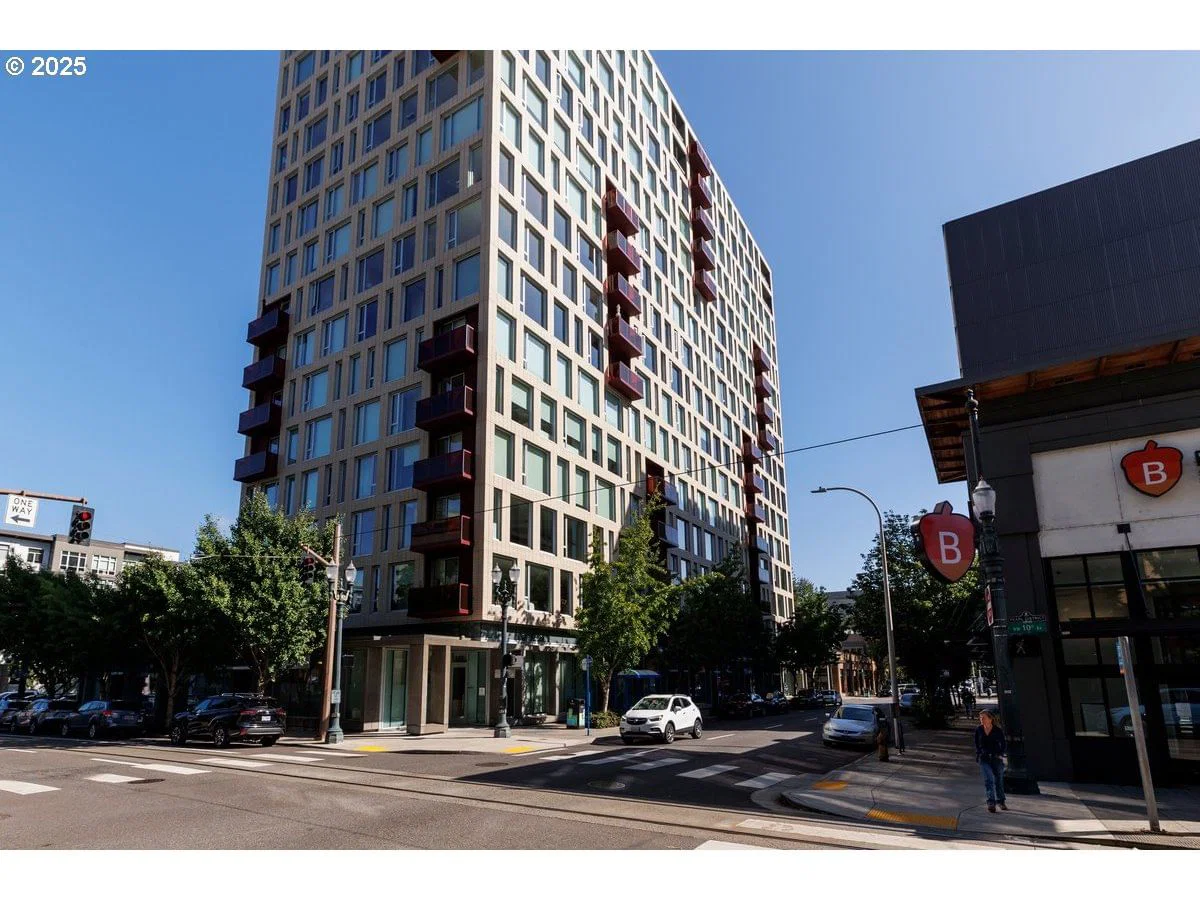 937 Condominiums