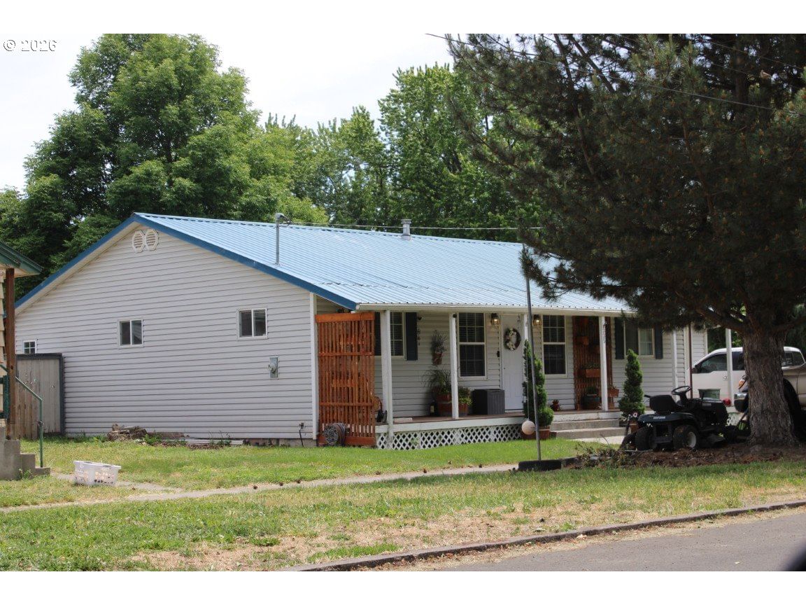 Primary listing photo, 335 N 4TH ST, Athena, OR, 97813