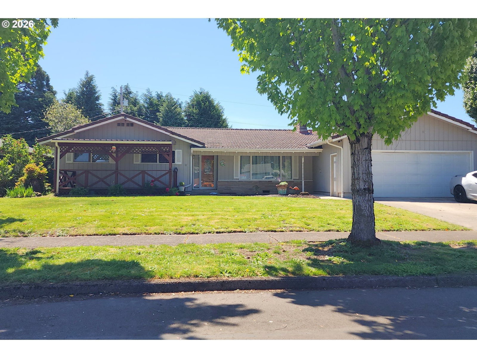 Listing photo 1 of 6