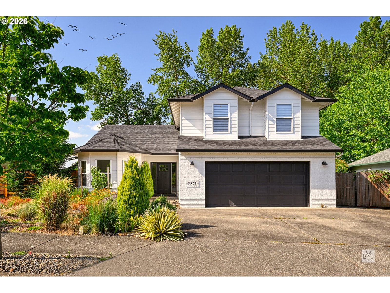 Listing photo 1 of 6