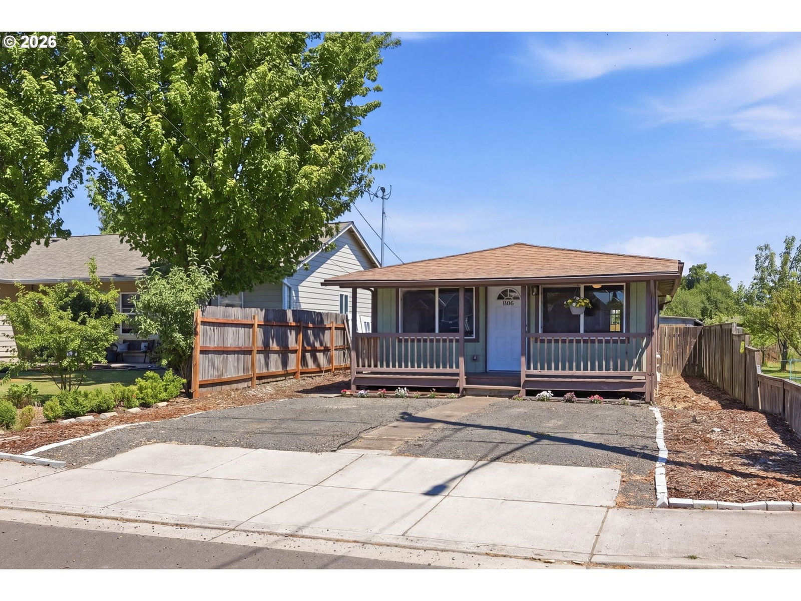Listing photo 1 of 6