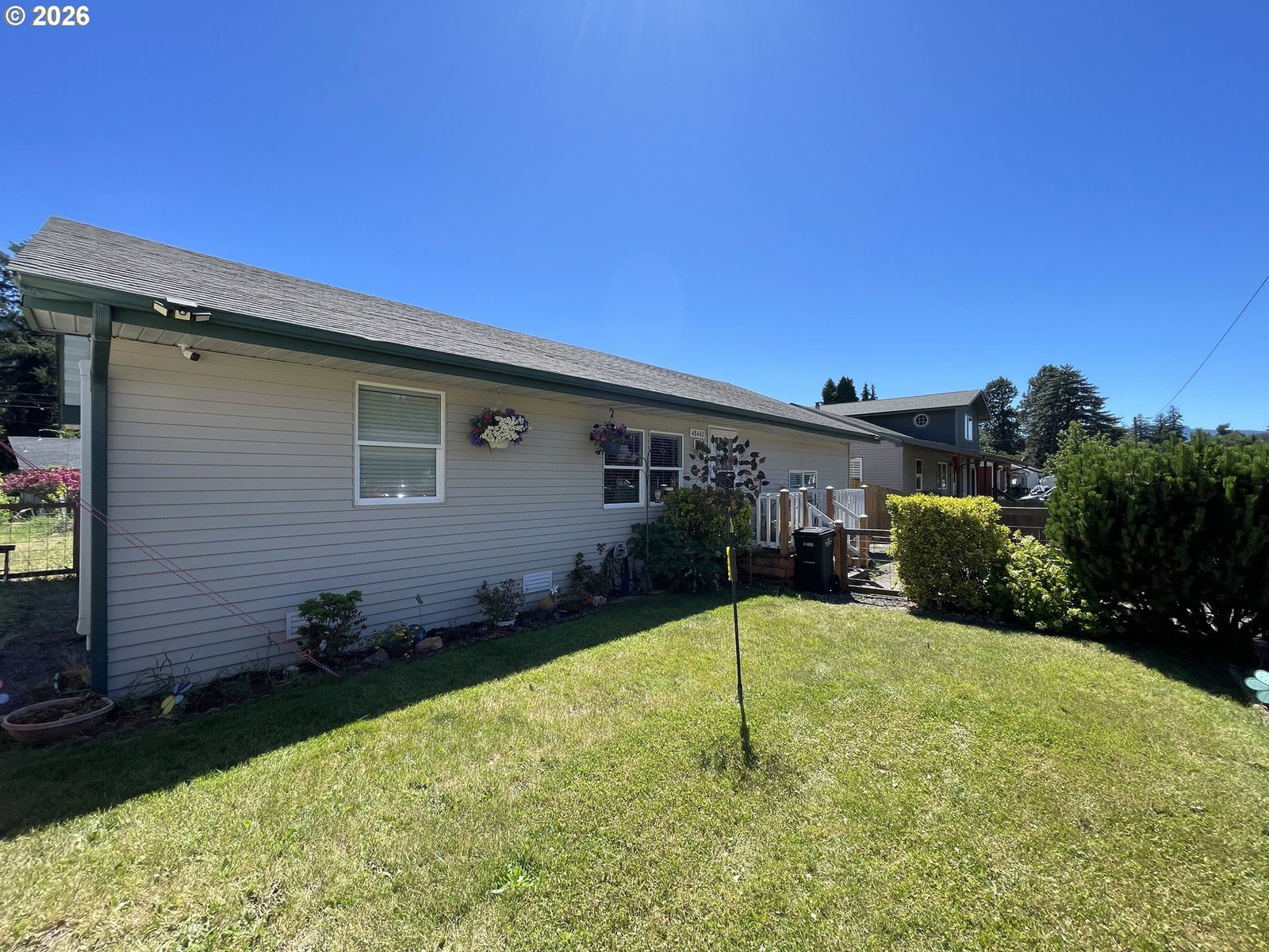 Listing photo 1 of 6