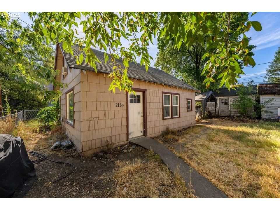 Primary listing photo, 214 N PEACH ST, Medford, OR, 97501