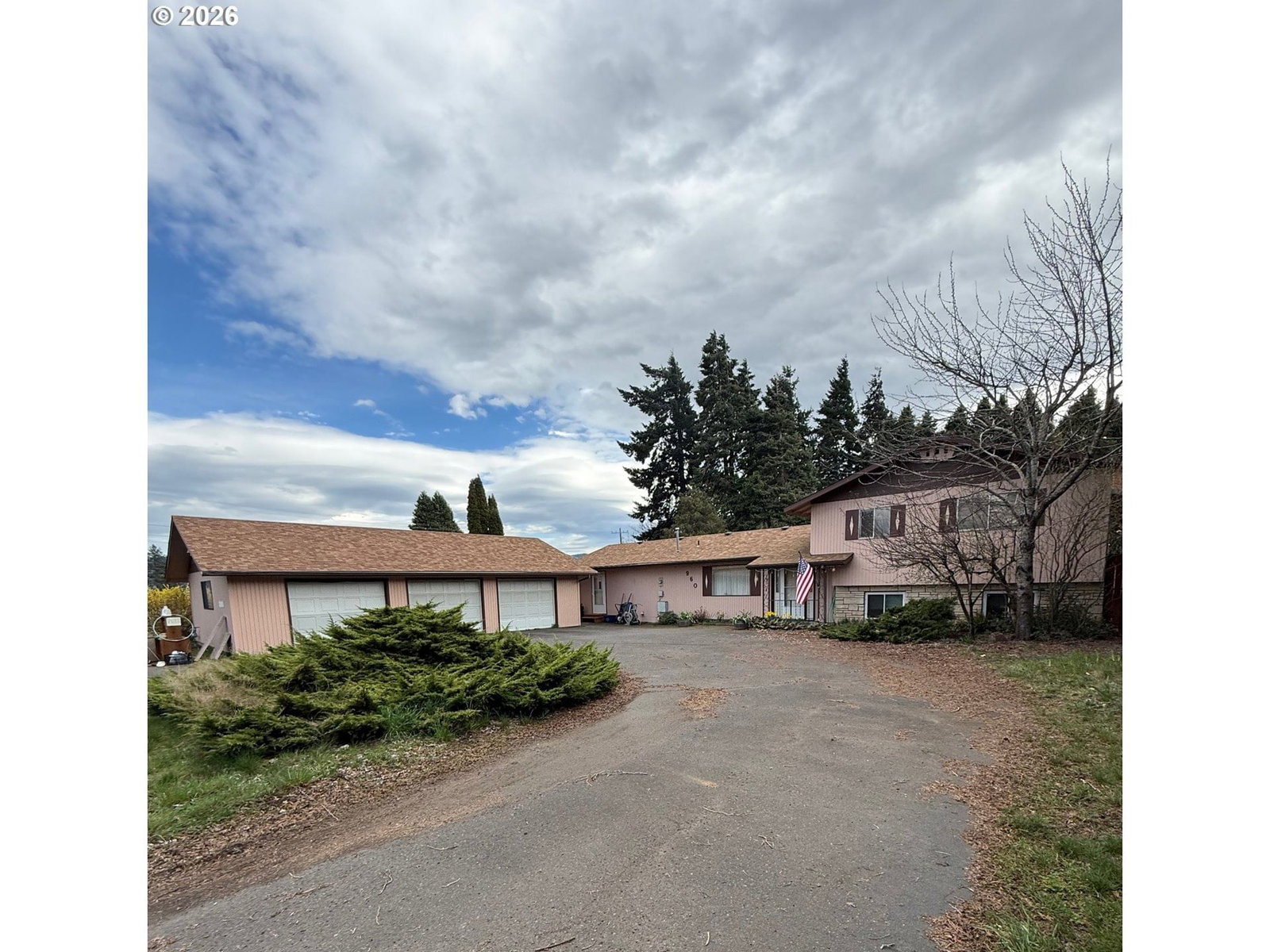 Primary listing photo, 960 INDIAN CREEK RD, Hood River, OR, 97031